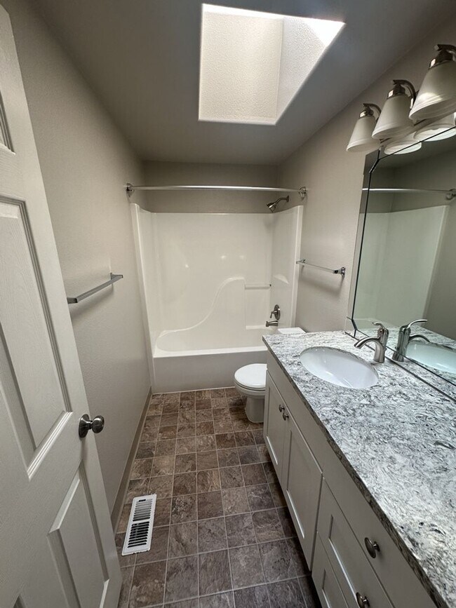 Building Photo - Beautiful single story on large lot in lov...
