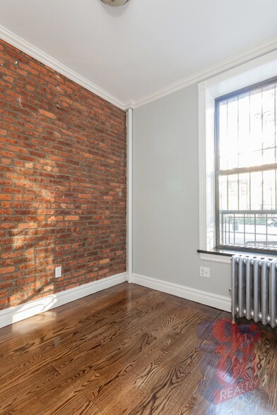 Building Photo - 326 E 35th St