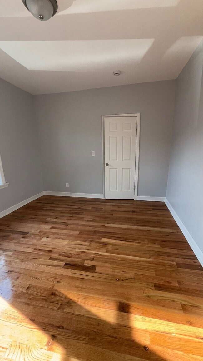 Building Photo - Victoria Grande