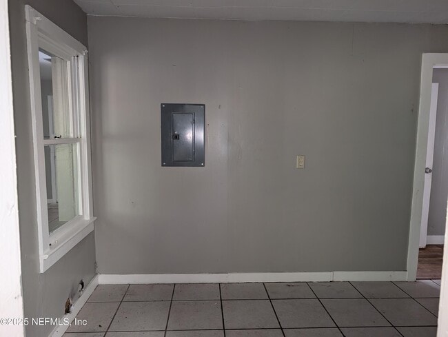 Building Photo - 220 2nd Way