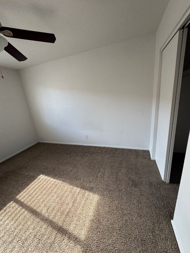 Building Photo - 2 bedroom 1 bath unit available for rent i...
