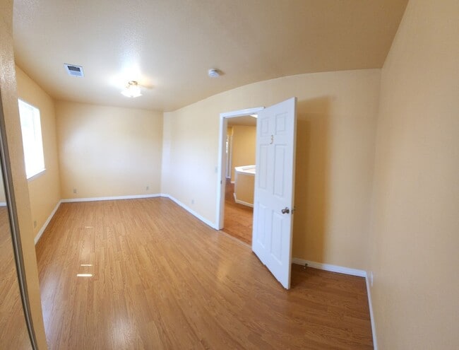 Building Photo - 5 Bedroom 3 Bath close to Poly, hiking and shopping!!