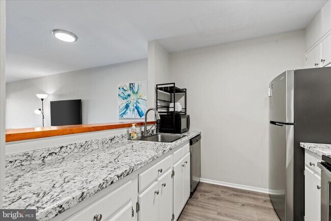 Building Photo - 3911 Woodhue Pl