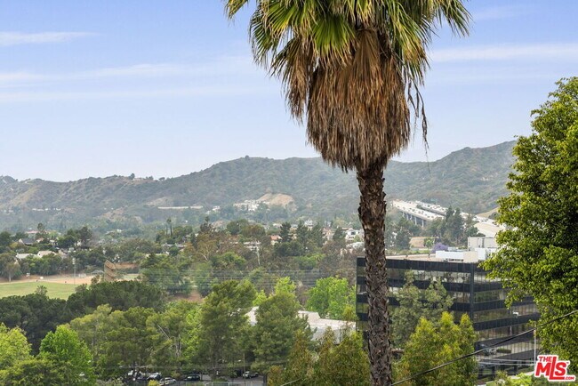 Building Photo - 105 Sequoia Dr