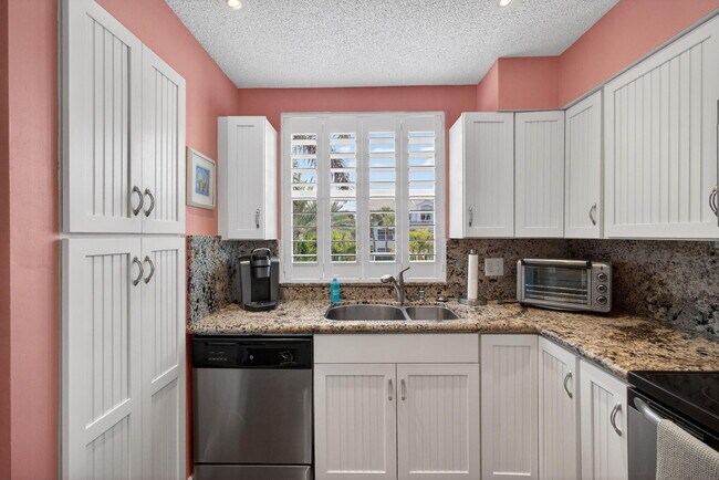 Building Photo - 1206 Mainsail Cir