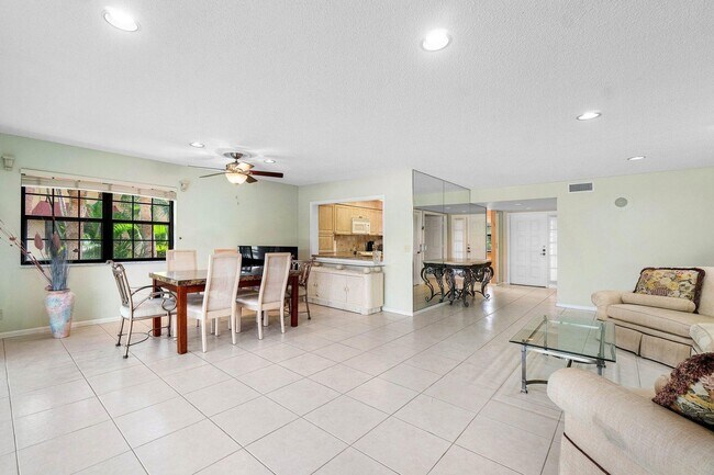 Building Photo - 6446 Aspen Glen Cir