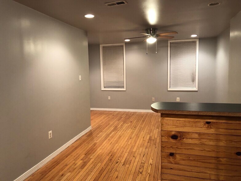 Building Photo - 4900 Walton Ave
