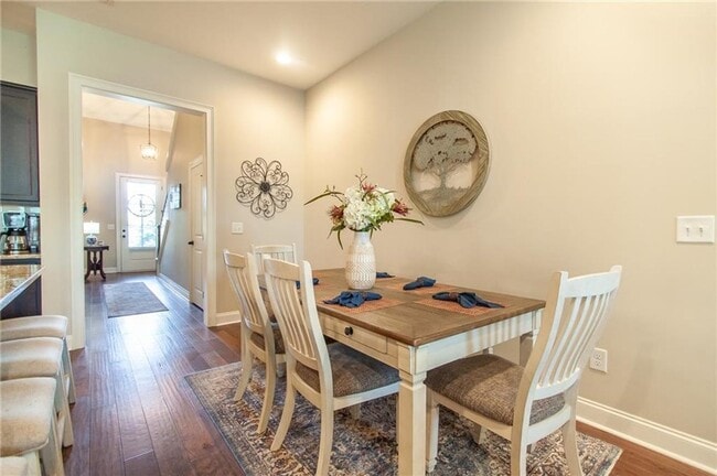 Building Photo - Highlands Townhome