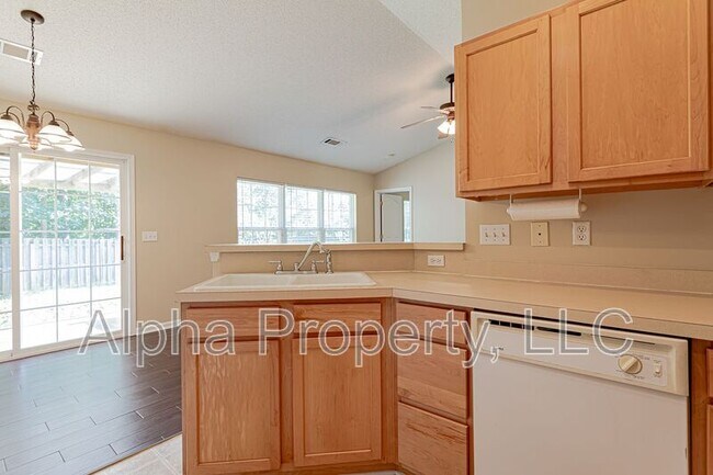 Building Photo - 305 Riello Dr