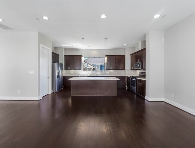 Building Photo - 1607 Milby St