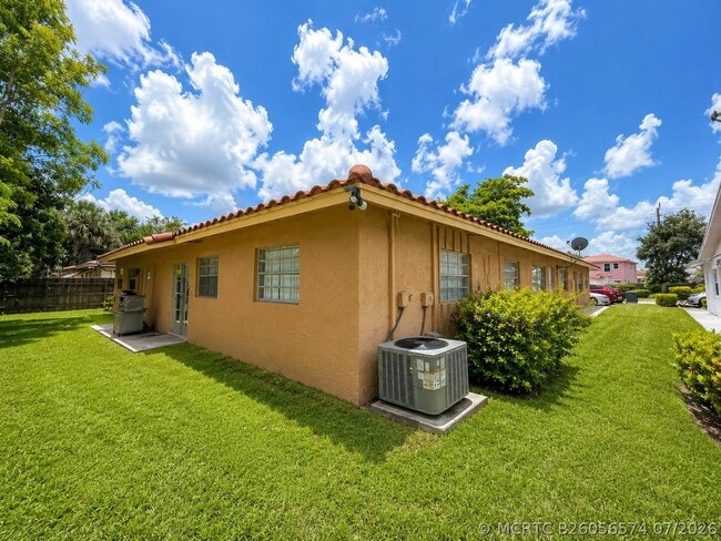 Building Photo - 4125 Woodside Dr