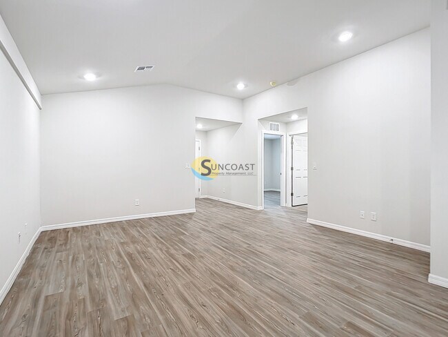 Building Photo - 177 Lomond Dr