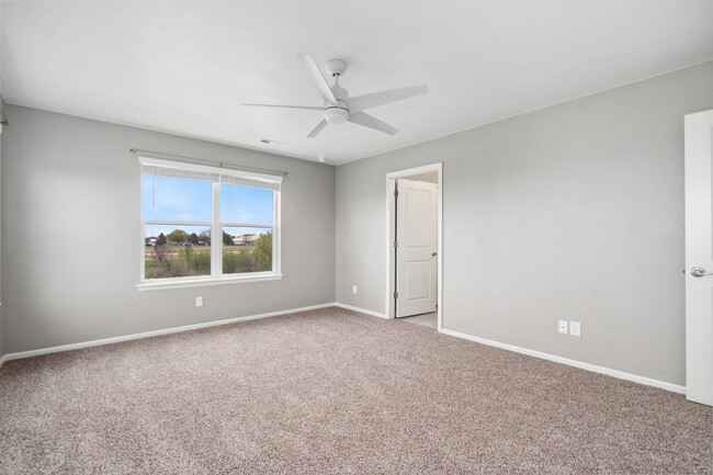 Building Photo - Spacious 4BD Bennet Floorplan with Full Ba...