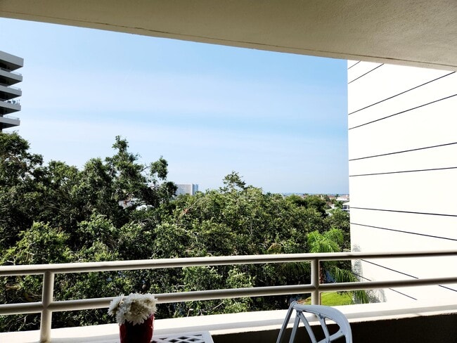 Building Photo - 5950 Pelican Bay Plaza S