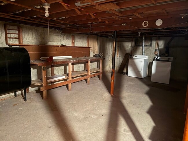 Building Photo - 3 Crescent St