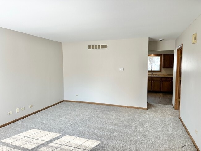 Building Photo - 540 N Crystal Ave