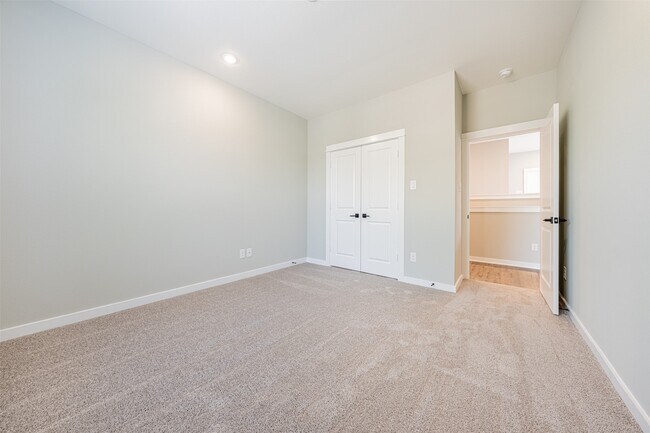 Building Photo - 8402 Berry Green Ln