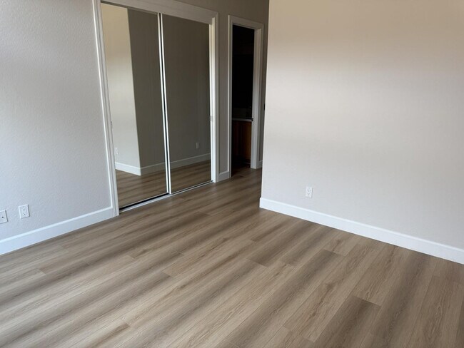 Building Photo - 42107 N Mountain Cove Dr
