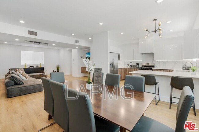 Building Photo - 4637 Laurel Canyon Blvd