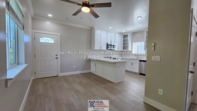 Building Photo - 5431 Bradford Dr
