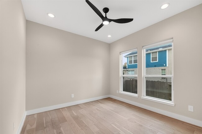 Building Photo - 2511 N MacGregor Way