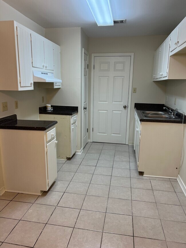 Building Photo - 6377 Quin Dr