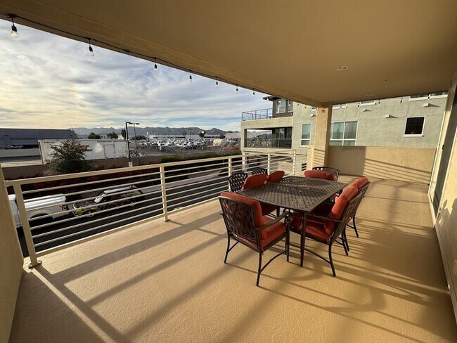 Building Photo - Chandler Luxury Townhome