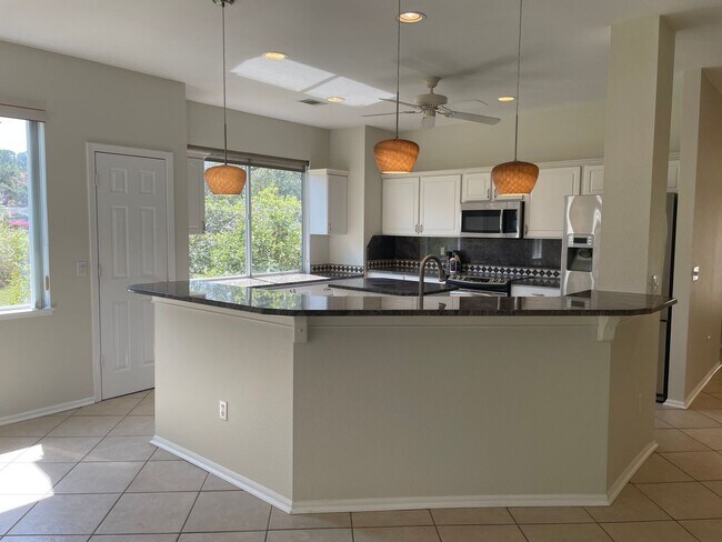 Building Photo - Unfurnished, Long Term Rental in Sun City!