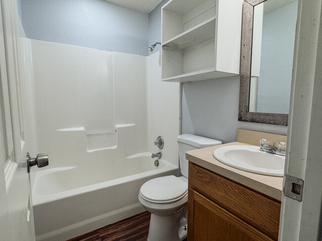 Building Photo - 1712 Manor Garden Curve