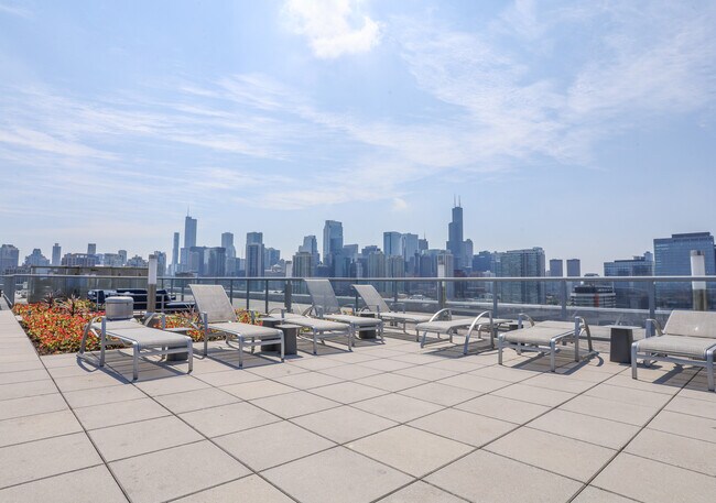 Building Photo - 901 W Huron St