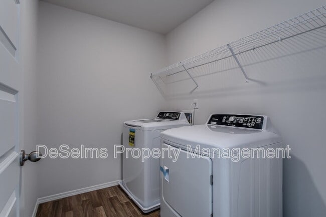 Building Photo - 2206 Yearling Dr