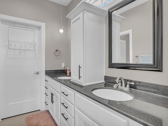 Building Photo - 6315 Rockaway Dr