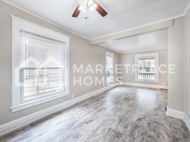 Building Photo - 1105 May St