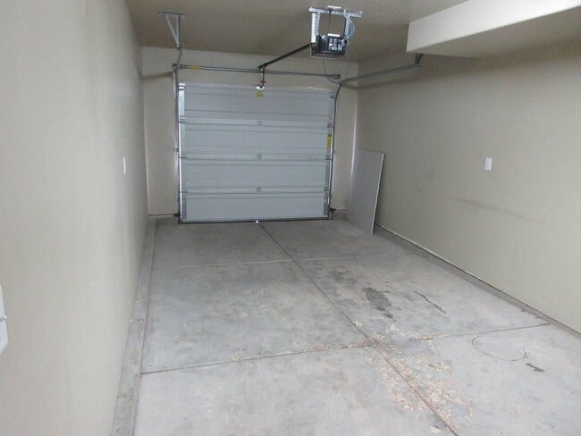 Building Photo - 3 Bedroom, 2.5 Bathroom Twin Home in Gemin...