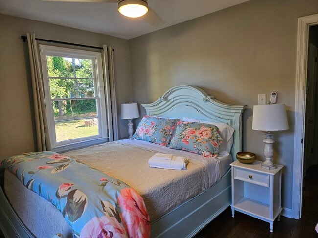 Building Photo - 1114 Azalea Dr