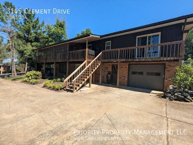 Building Photo - 3145 Clement Dr