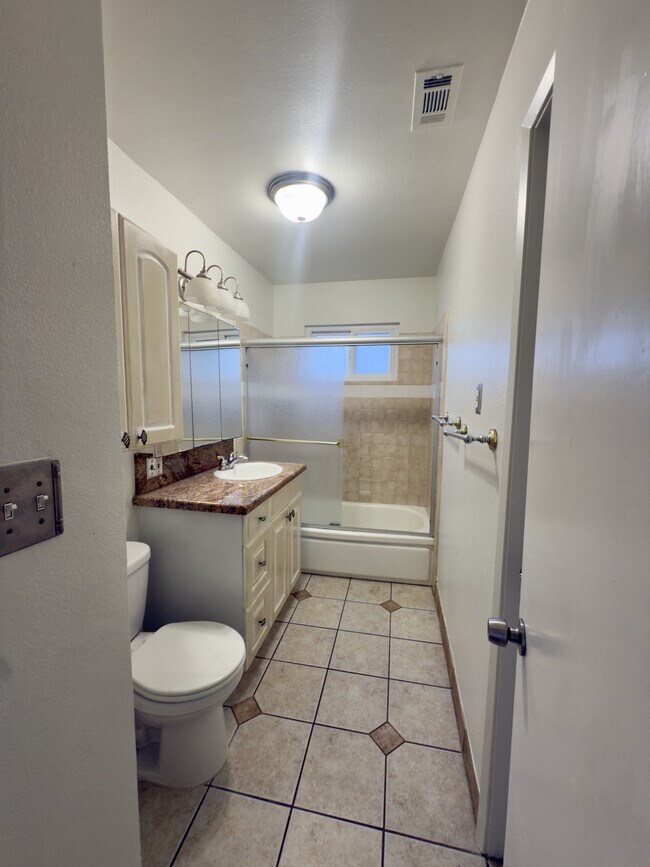 Building Photo - 1857 Vicente Dr