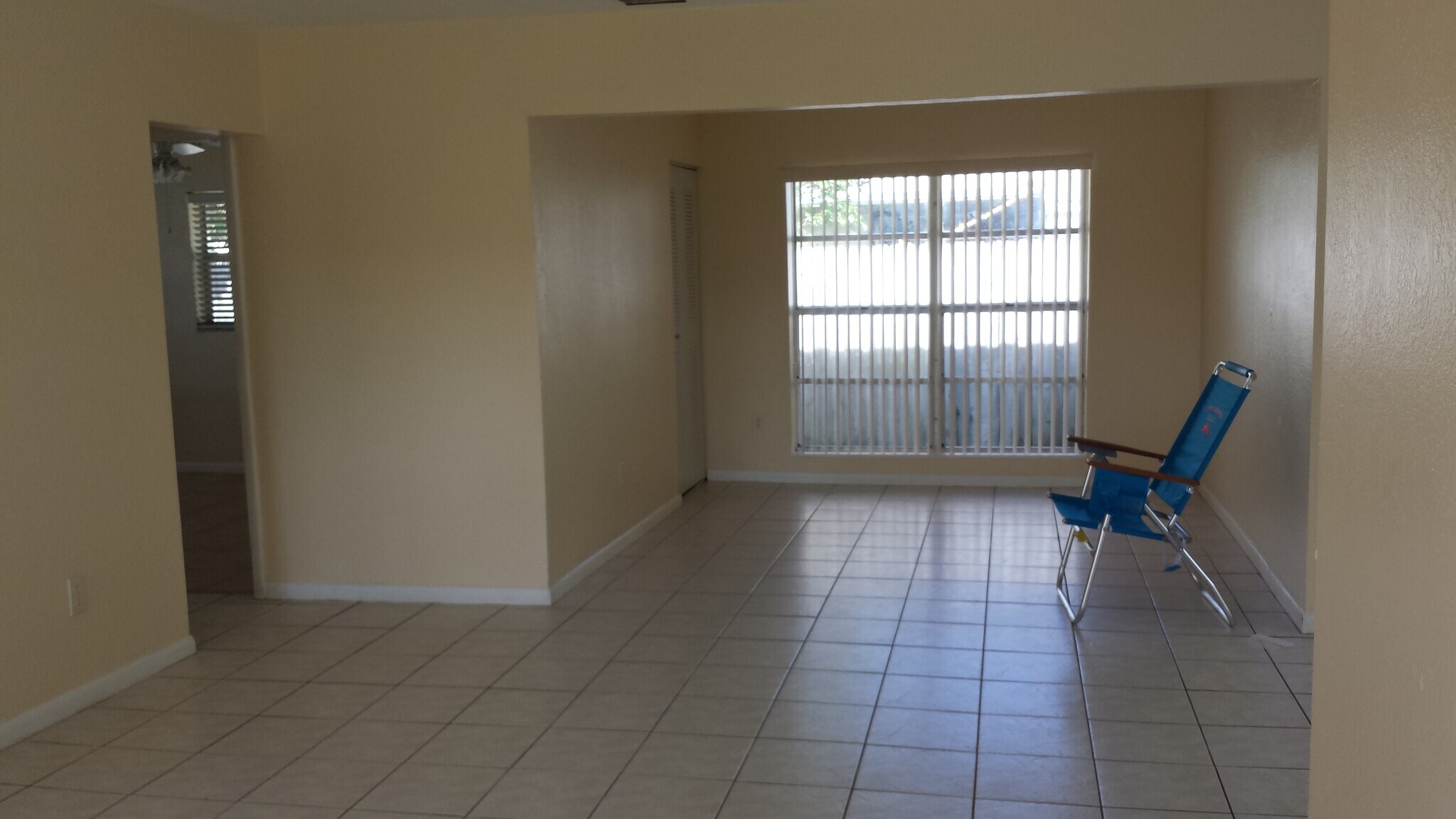 Large Window to complete the open concept - 19601 SW 103rd Ct