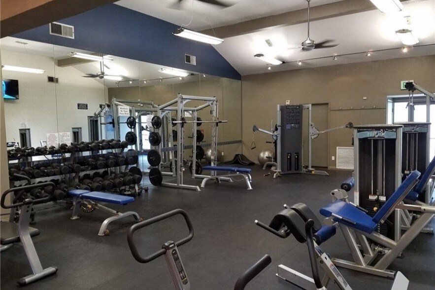 Gym - 5540 Owensmouth Ave