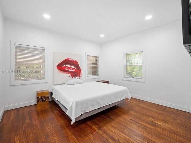 Building Photo - 314 Romano Ave