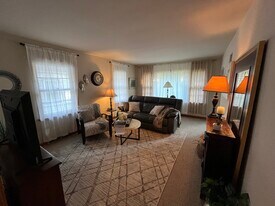 Building Photo - 220 E Wilbur Ave