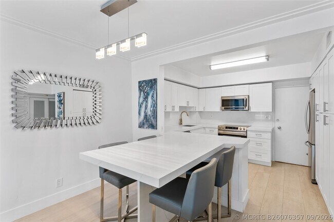 Building Photo - 3850 Galt Ocean Dr