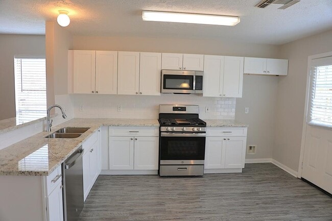 Building Photo - 16210 Rosenridge Dr