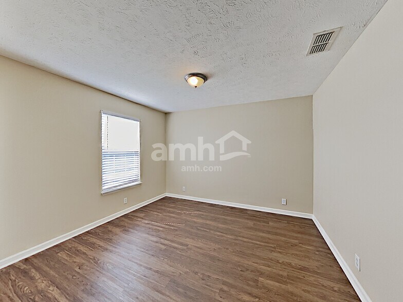 Building Photo - 1525 Teresa Ln