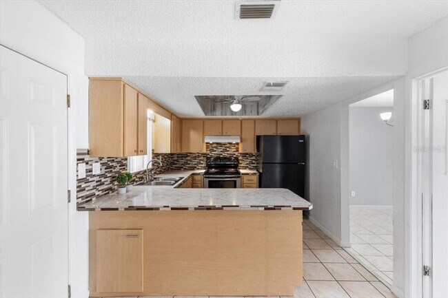 Building Photo - 5320 Buttonwood Dr