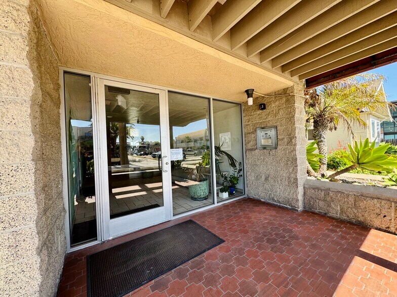Building Photo - 4465 Ocean Blvd