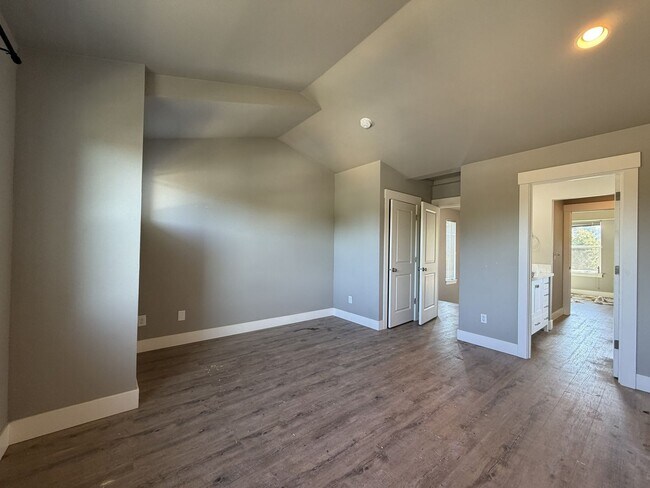 Building Photo - 13214 NE Glisan St
