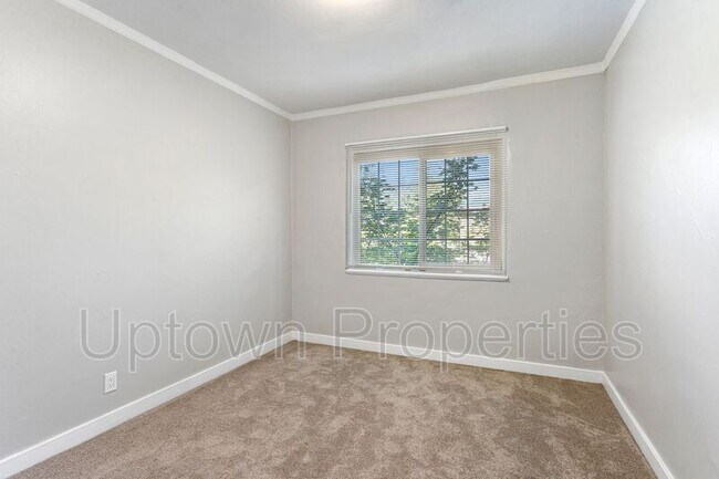 Building Photo - 1336 NE 68th Ave