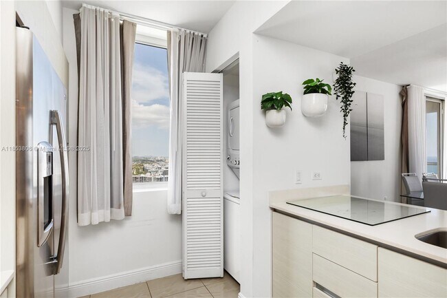 Building Photo - 2600 E Hallandale Beach Blvd