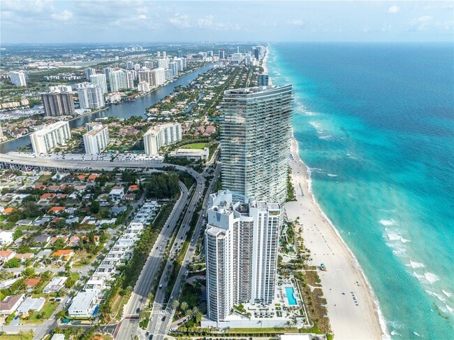 Primary Photo - 18911 Collins Ave
